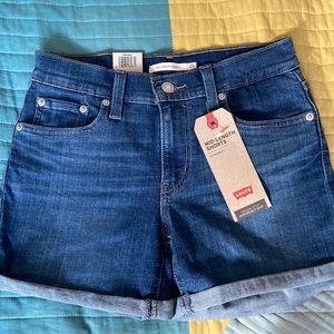 Levi’s mid-length shorts size 25